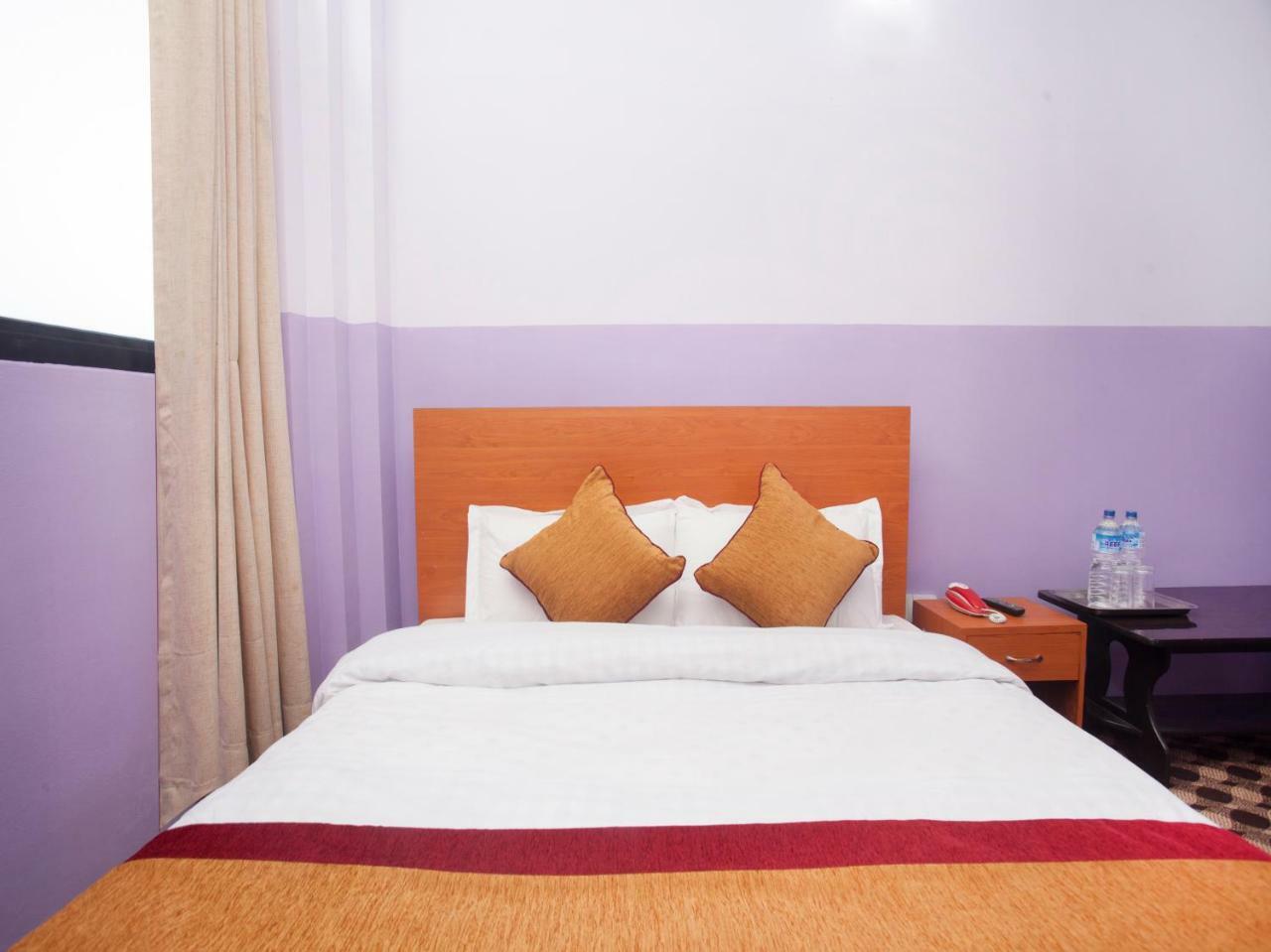Oyo 341 Hotel Kusum Kohinoore Tokha Exteriör bild