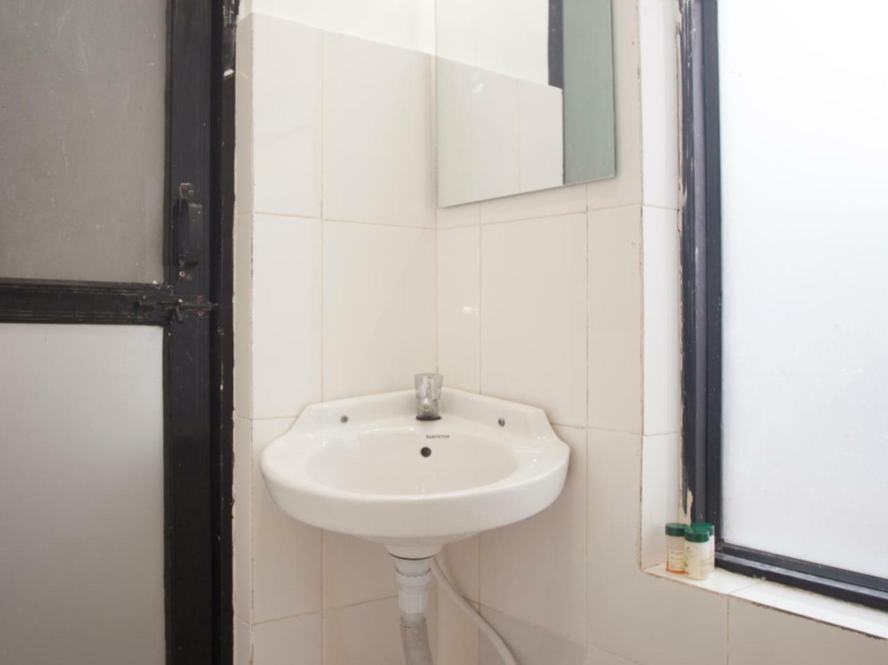 Oyo 341 Hotel Kusum Kohinoore Tokha Exteriör bild