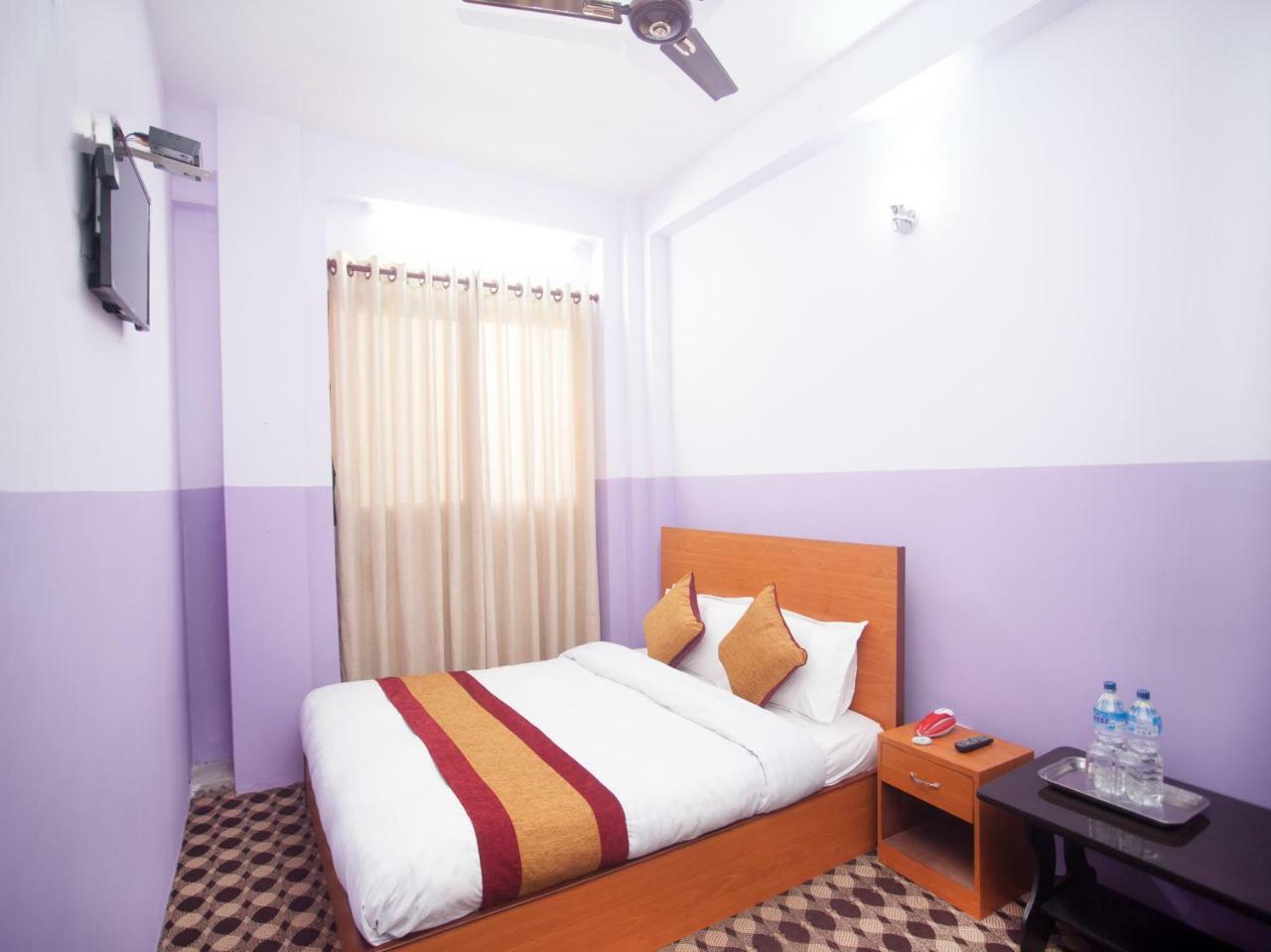 Oyo 341 Hotel Kusum Kohinoore Tokha Exteriör bild