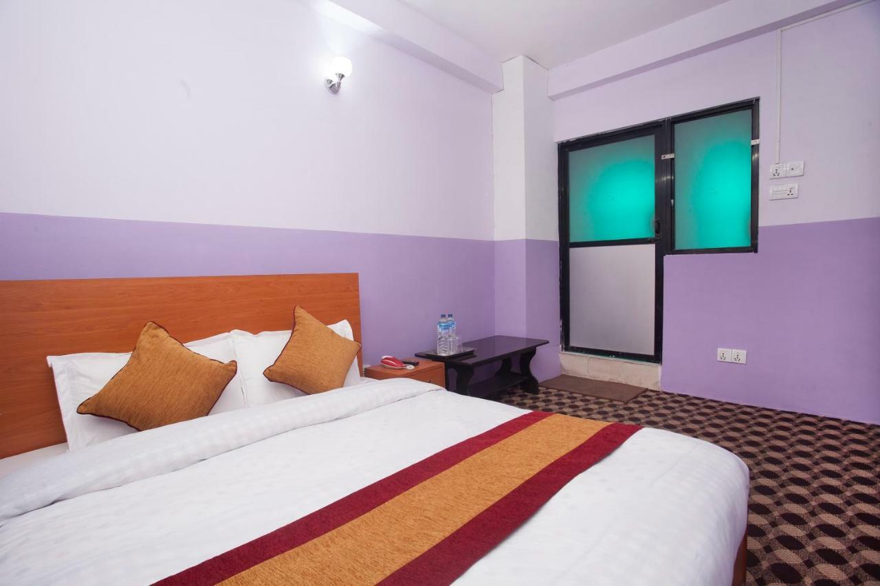 Oyo 341 Hotel Kusum Kohinoore Tokha Exteriör bild